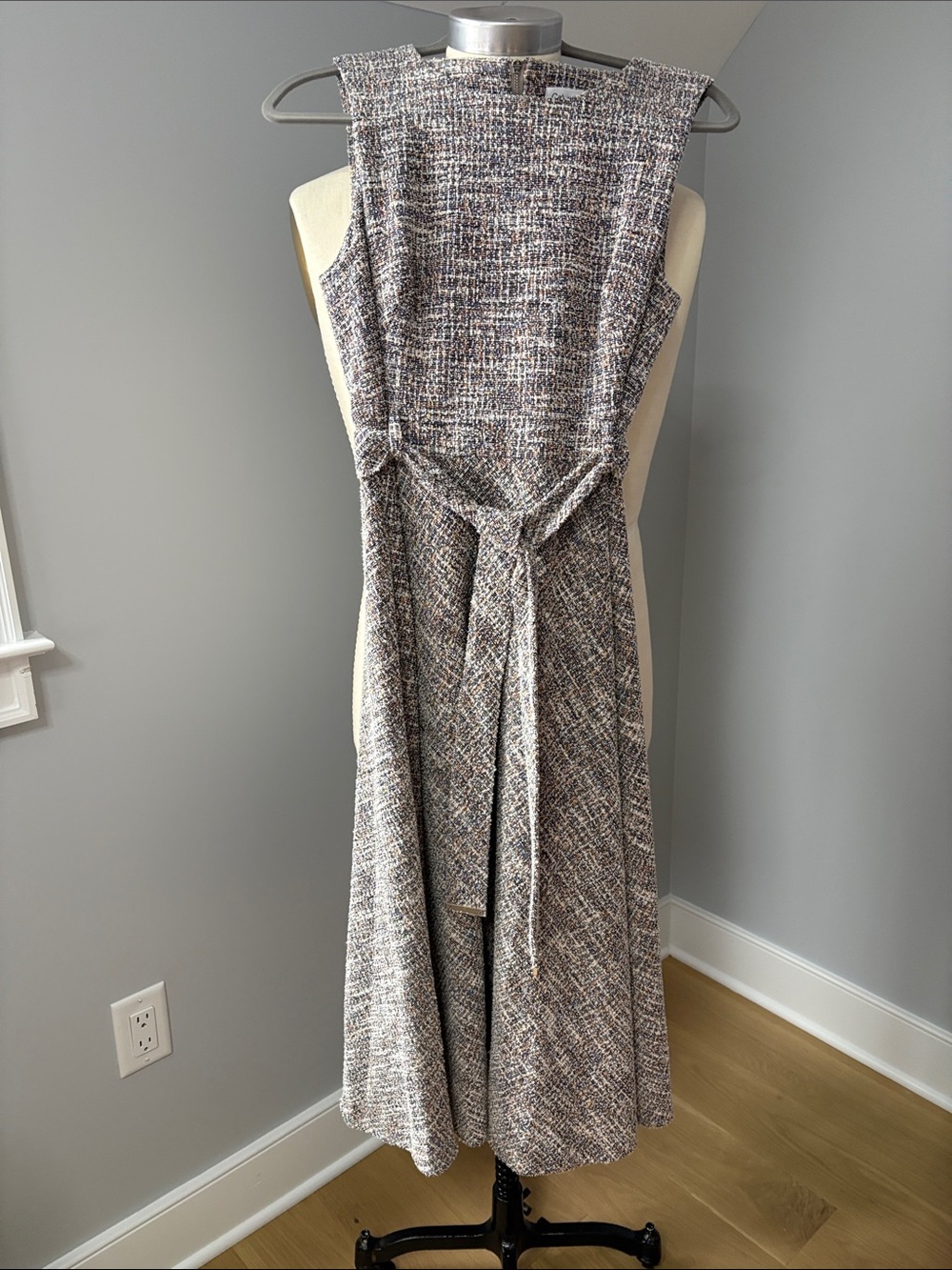 Calvin Klein Sleeveless Tweed Midi Dress in Gray Mix with Waist Tie. Size 8